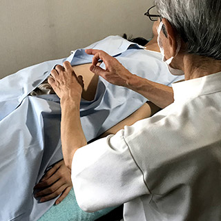 刺さない接触鍼リスクの少ない無痛治療